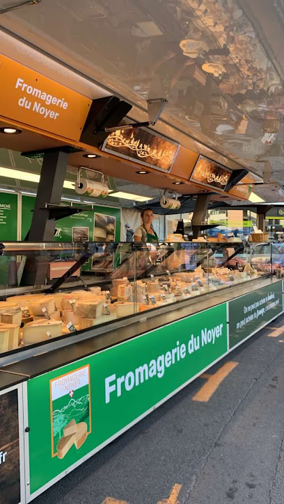 Etal De Marché Fromagerie Du Noyer Fromagerie à Thonon-les-Bains