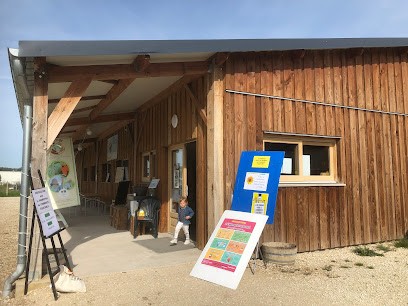 La Ferme D'Ulteria. La Ferme De Claire, écosystème Ulteria, Fromagerie à Saint-Bris-le-Vineux